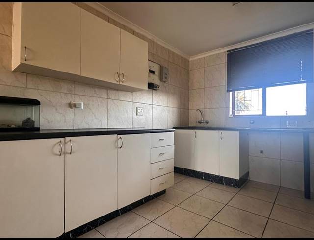 2 BEDROOM PROPERTY TO RENT IN STRAND CENTRAL